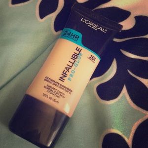 L’Oréal infallible pro glow foundation in 201